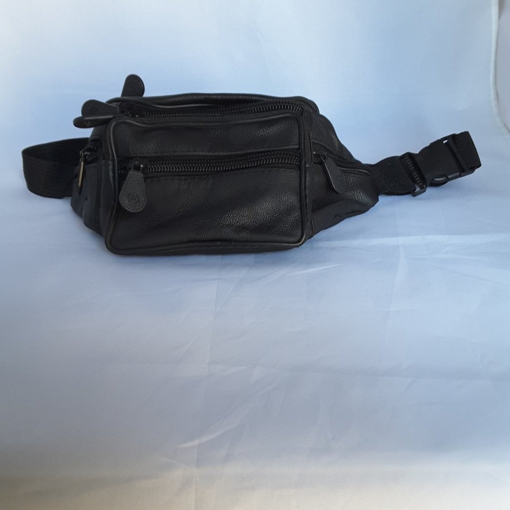 FAUX LEATHER FANNIE PACKS